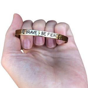 « be brave » inspirational message bangle